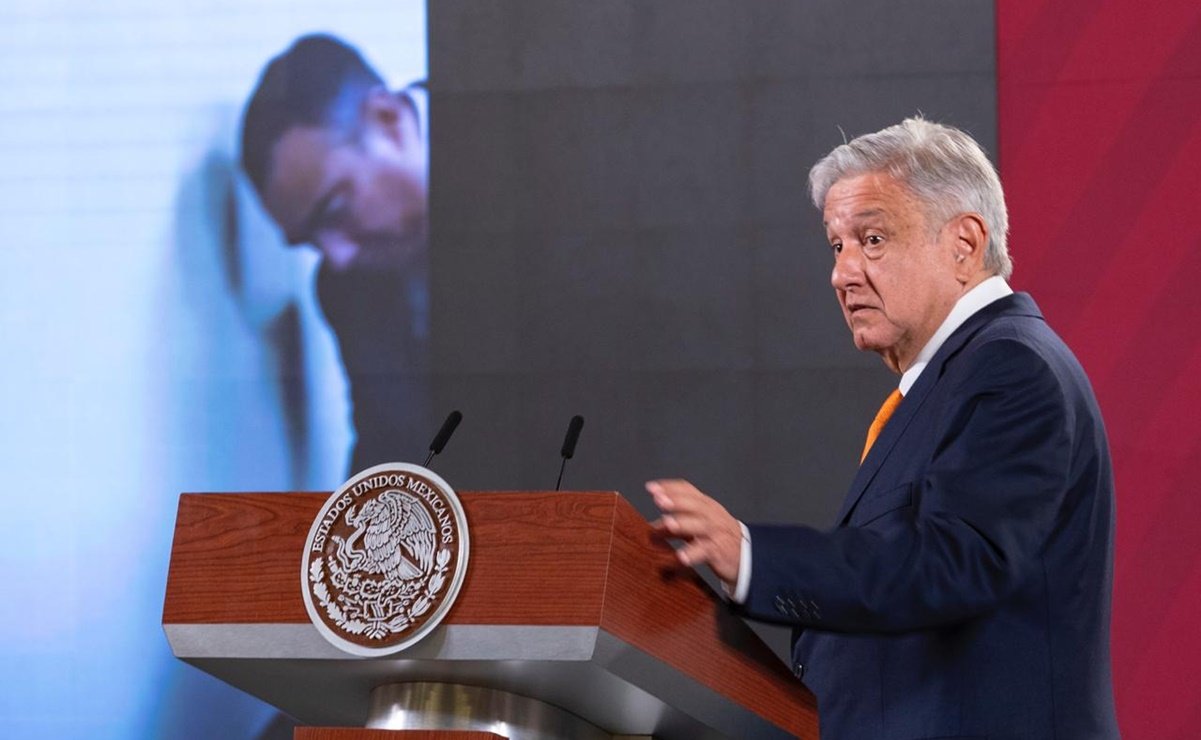 «Ahora no son portafolios, son maletas”; AMLO y los videoescándalos, 16 años después | El Universal
