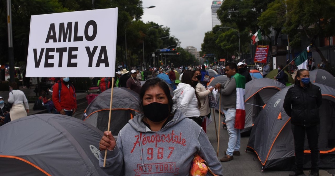 FRENAAA instala cientos de casas de campaña en Avenida Juárez, CdMx; exigen renuncia de AMLO | SinEmbargo MX