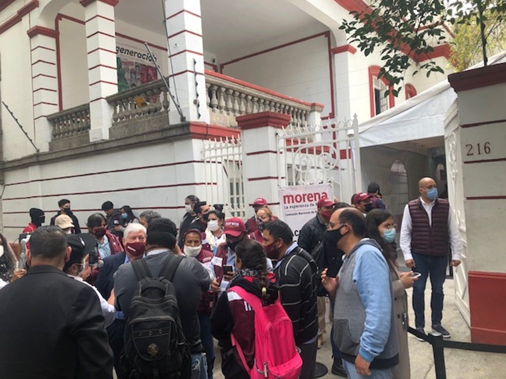 Morena revive «la cargada»; crónica de un ritual desempolvado | El Universal