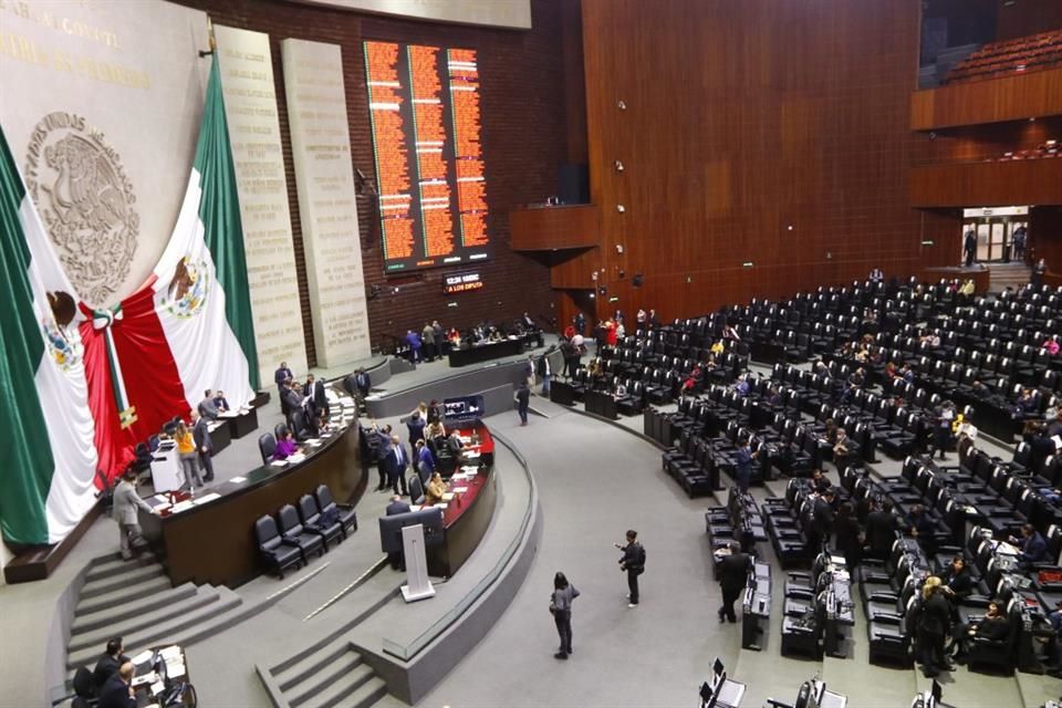 Gasta Congreso sin licitar y de prisa | Reforma