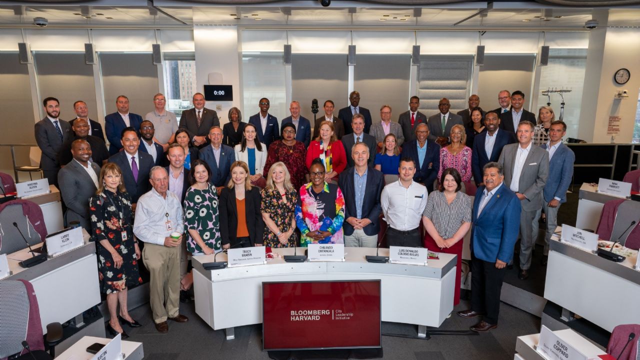 Colosio, elegido para la iniciativa de Liderazgo Urbano de Bloomberg y Harvard | ABC Noticias
