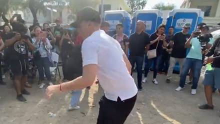 VIDEO: Luis Donaldo Colosio Riojas saca los pasos prohibidos en homenaje a Celso Piña | SDP Noticias