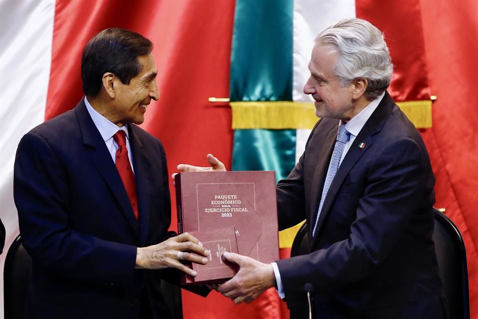 Proponen más gasto con deuda para 2023 | Reforma 