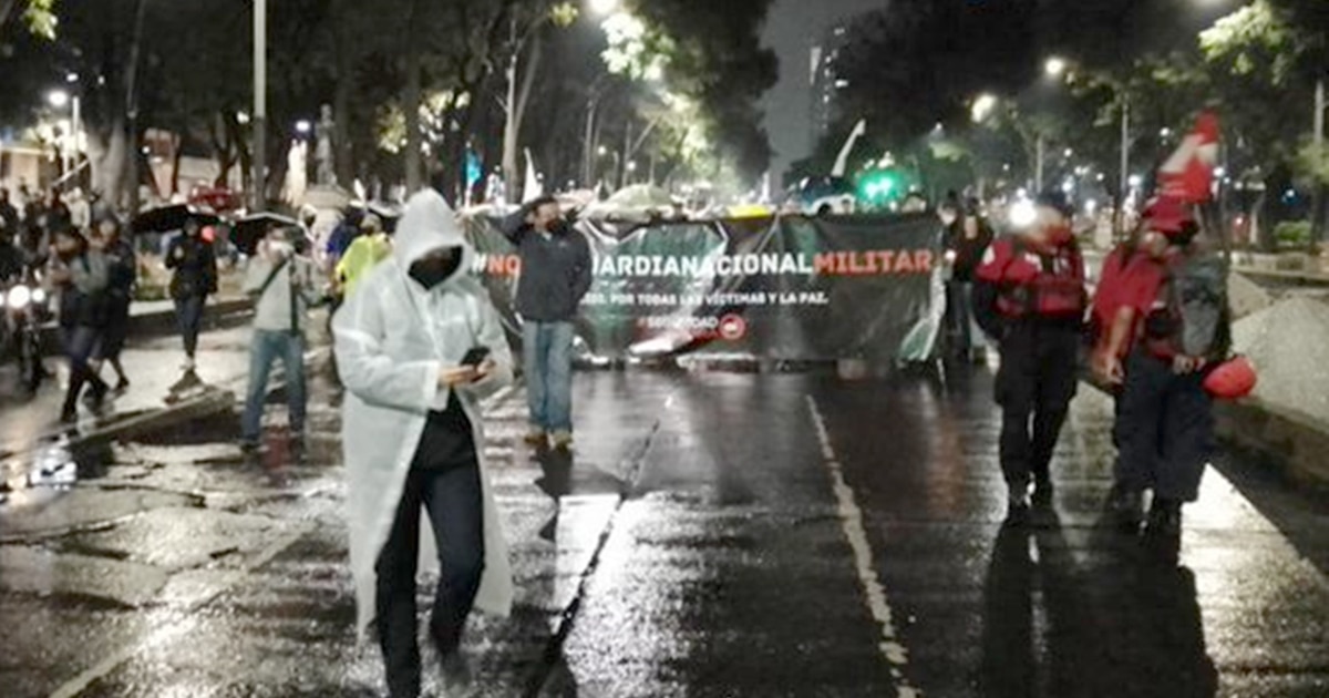 Velada por la paz: Colectivos marchan contra la militarización del país | El Financiero