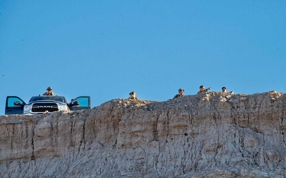 Texas busca frenar «invasión» de migrantes con 10 vehículos militares | Milenio