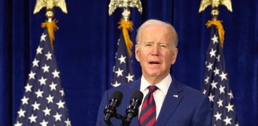 Biden firma una orden que obligará a las armerías a endurecer la venta de armas | Crónica 