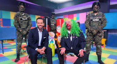 Brozo y Loret descubren la ludoteca presidencial, el cuarto de juegos donde el líder supremo se divierte haciendo básicamente lo que más disfruta: destruir, cantar y macanear | Latinus