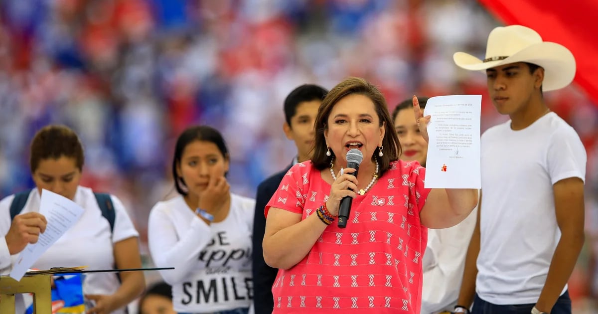 #XóchitlGálvez firma ante notario público “pacto de sangre” para mantener programas sociales | Infobae