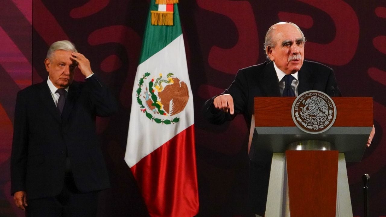 AMLO utilizó otra vez a la UIF para exhibir salarios de reporteros: Pablo Gómez dio nombres y montos que reciben de fundaciones | Latinus 