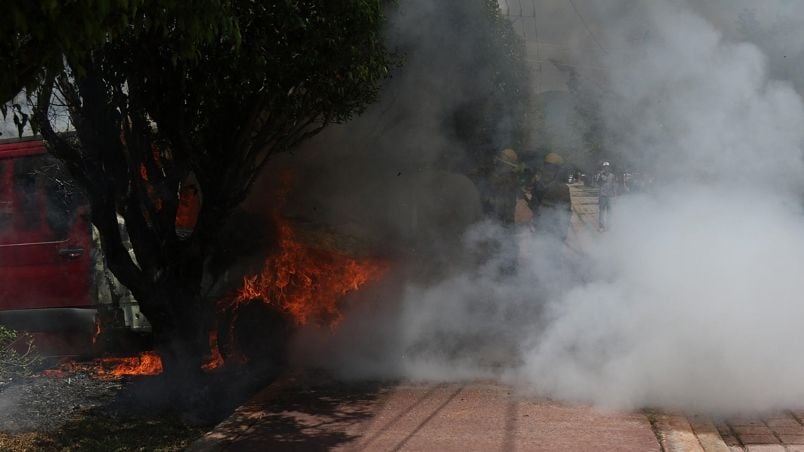 Presuntos normalistas de #Ayotzinapa vandalizan instalaciones militares en Iguala, Guerrero | La Silla Rota