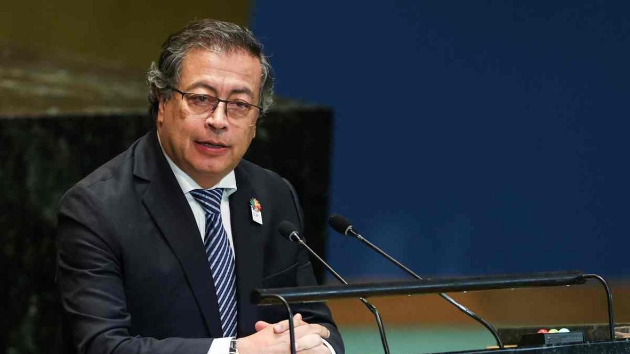 El presidente #Petro afirma que Sheinbaum colaboró y militó con la guerrilla colombiana M-19 | Latinus