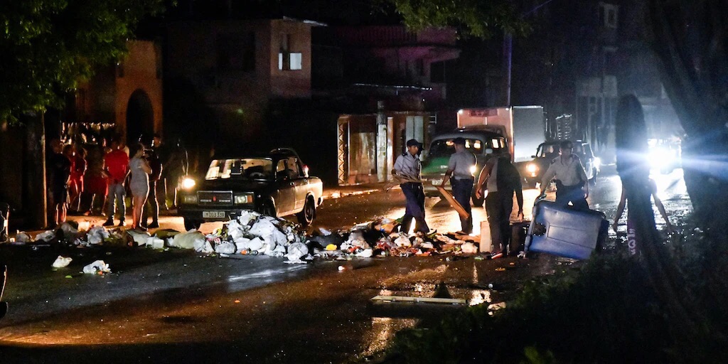 El régimen de #Cuba amenazó con aumentar la represión en contra de quienes protesten por el apagón total en la isla | Infobae