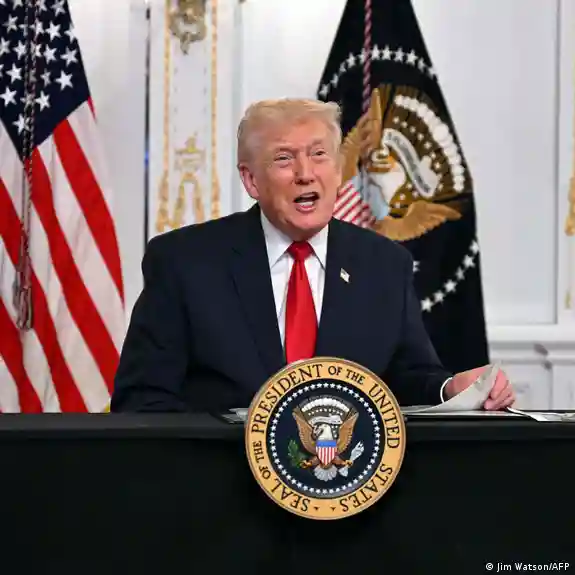 #Trump anuncia operaciones por tierra en #Venezuela | DW