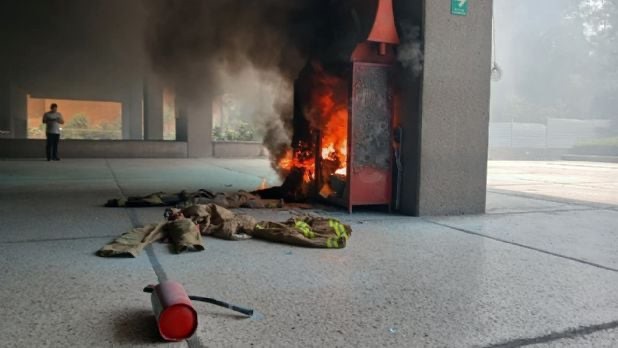 #CNTE derriba puertas de la SEP en Universidad y entra a oficinas; «no habrá más negociaciones» | La Silla Rota #INFOPOLÍTICA