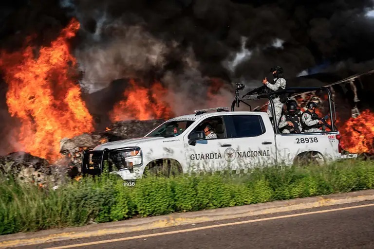 La guerra que devora Sinaloa: 3 mil homicidios, 4 mil desapariciones y 1 gobernador en casa | Proceso #INFOPOLÍTICA